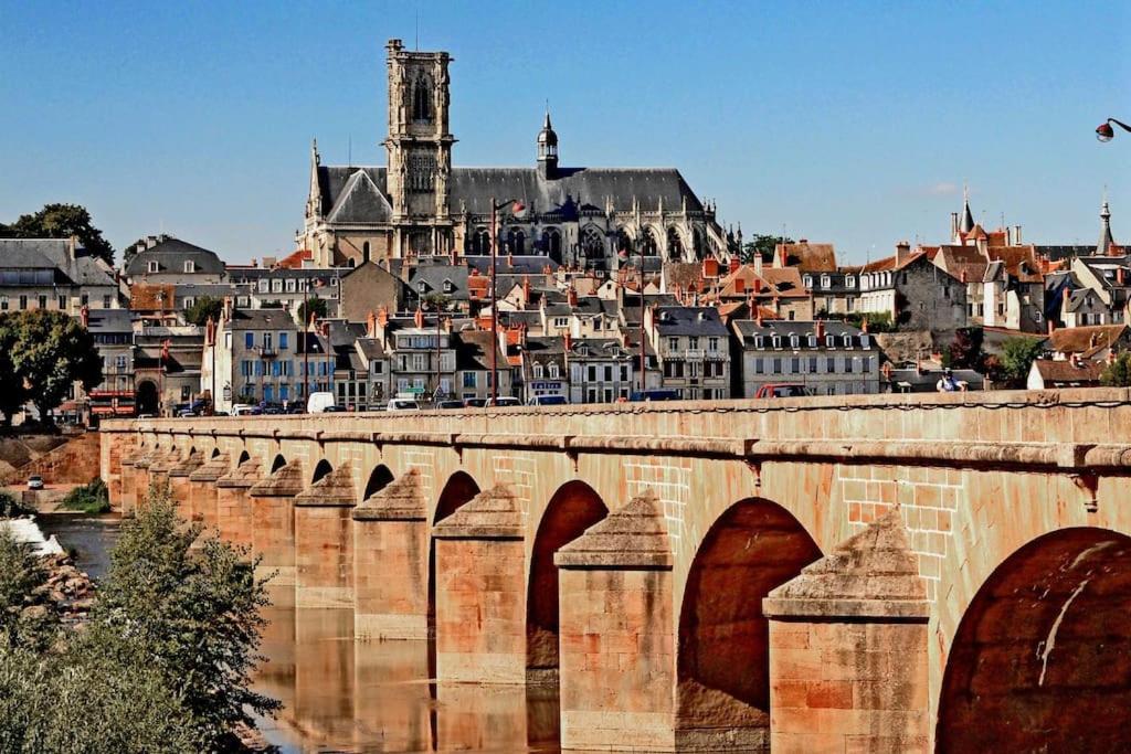 Nevers, Appartement De Standing Proche De La Gare Exterior photo